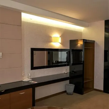 Consul فندق سبليت